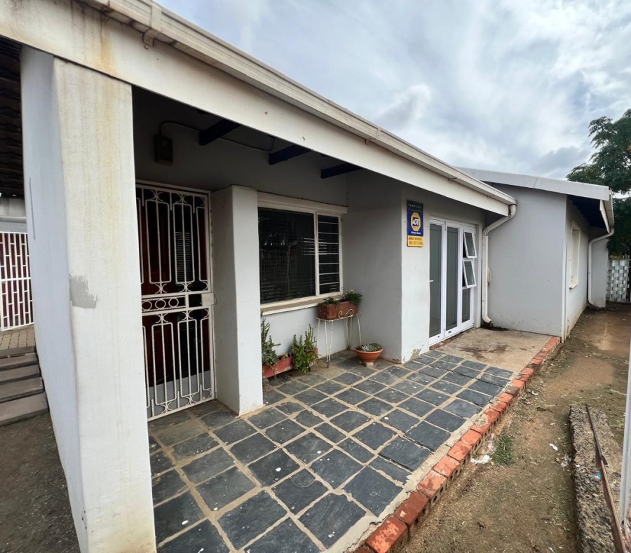 5 Bedroom Property for Sale in Blomanda Free State